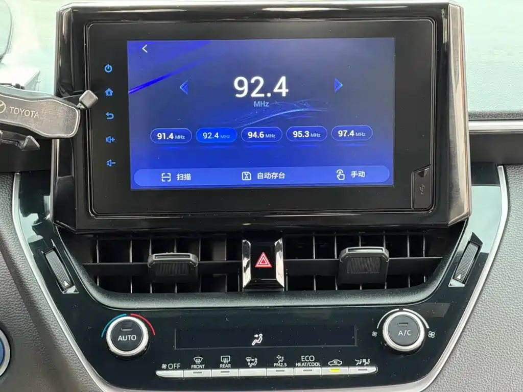 Levin Dual Engine 1.8 H E-CVT Leading
