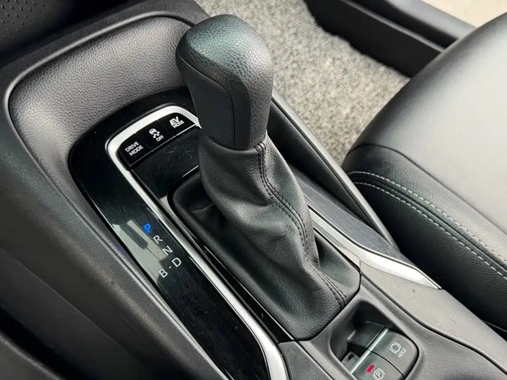 Levin Dual Engine 1.8 H E-CVT Leading