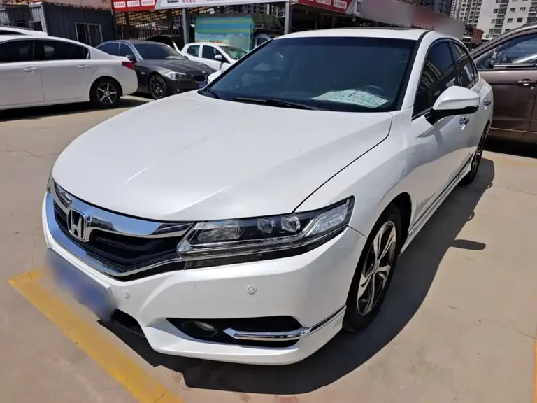 Honda Spirior 2.4 L Distinguished