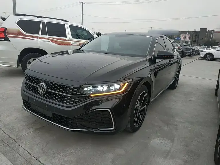 Volkswagen Passat Facelift 330 TSI Starry Sky Elite