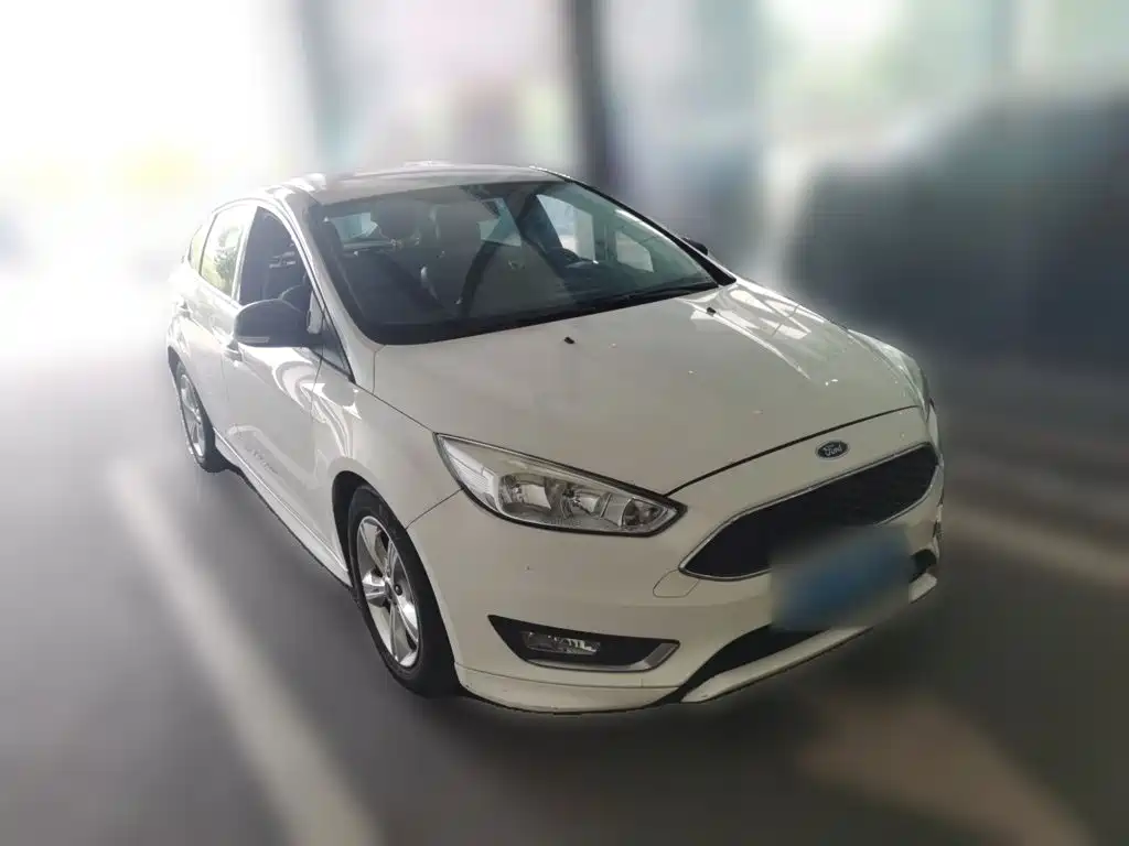Focus Hatchback Classic 1.6 L Auto Comfort Smart Travel