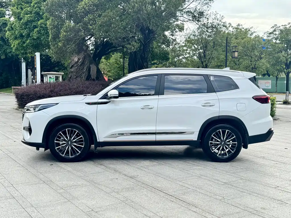 Tiggo 8 PRO 290 T 2 WD Ocean 5-seat