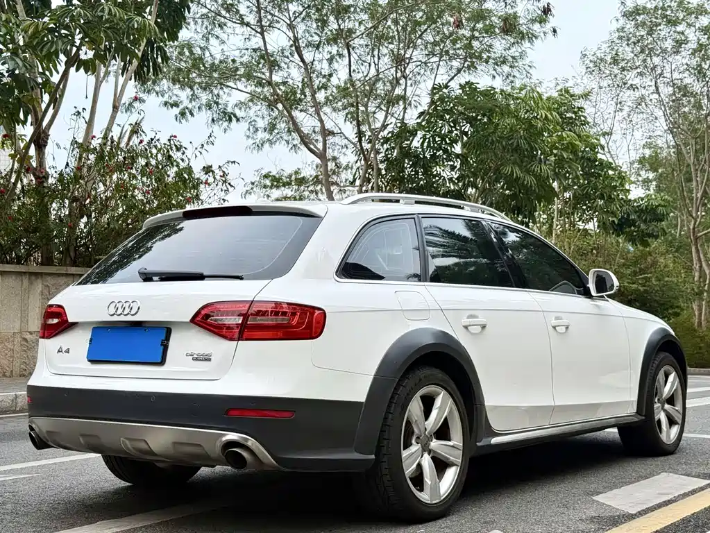 Audi A4 (Import) 40 TFSI allroad quattro plus