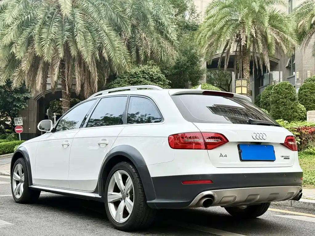 Audi A4 (Import) 40 TFSI allroad quattro plus