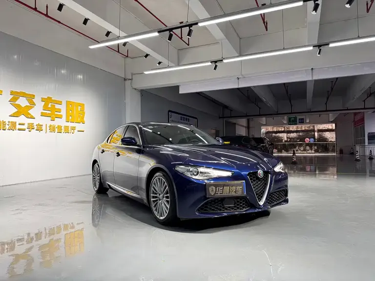 Alfa Romeo Giulia 2.0 T 200 HP Luxury