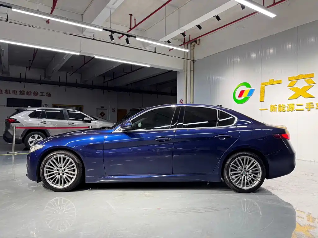 Giulia 2.0 T 200 HP Luxury
