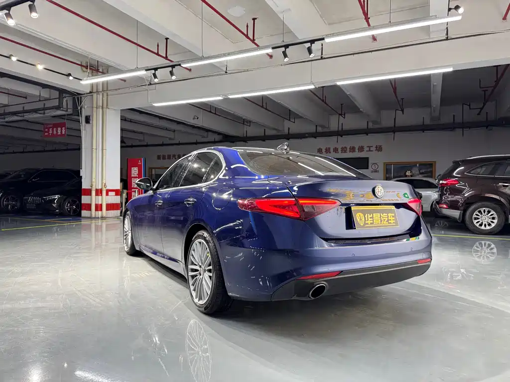 Giulia 2.0 T 200 HP Luxury