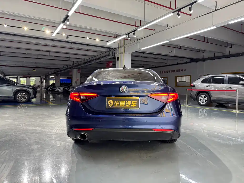 Giulia 2.0 T 200 HP Luxury