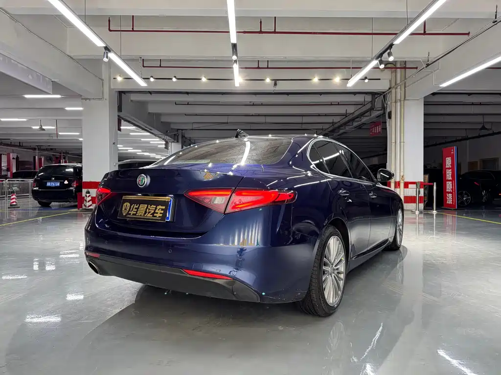 Giulia 2.0 T 200 HP Luxury