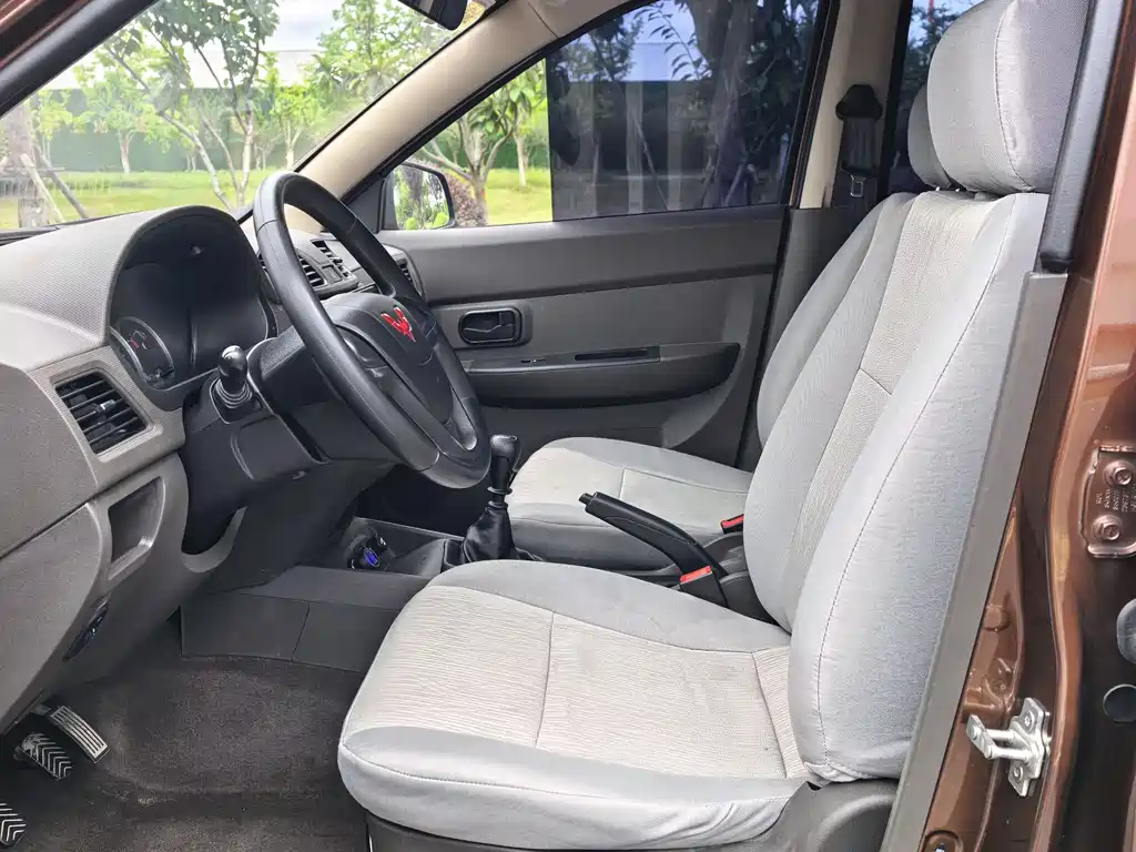 Wuling Rongguang S 1.5 L Basic 5 7-seat