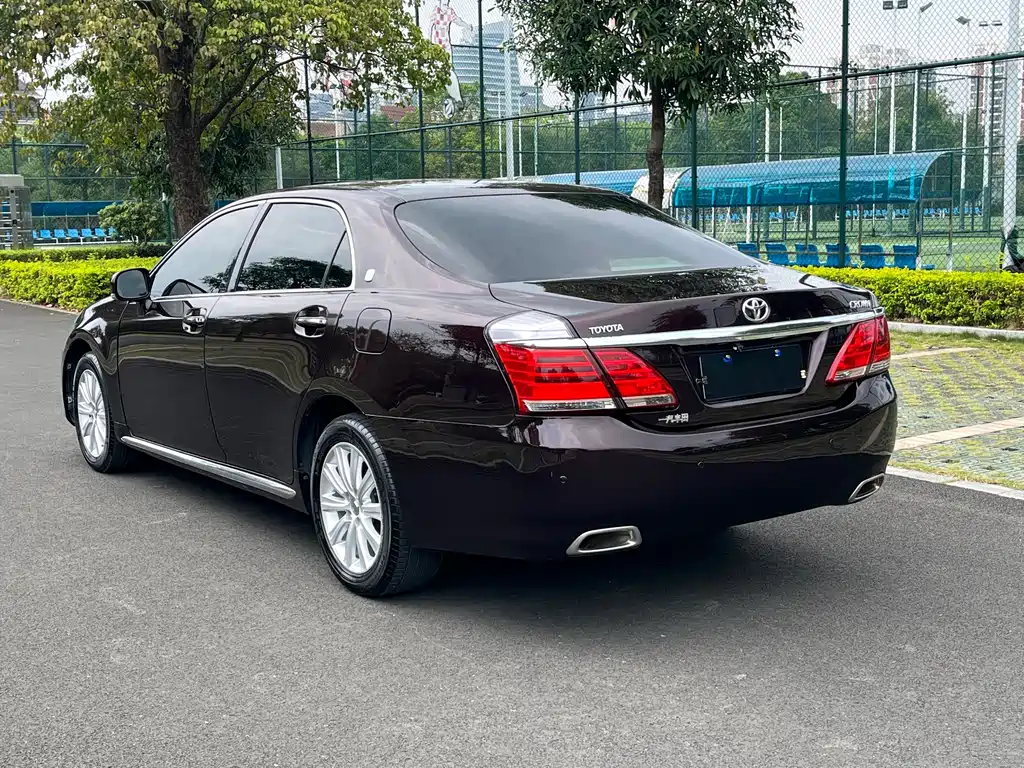 Crown 2.5 L Royal Leather