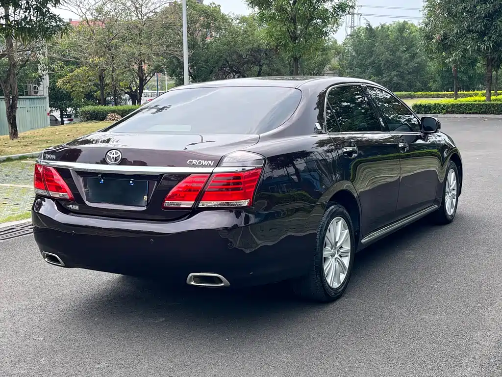 Crown 2.5 L Royal Leather