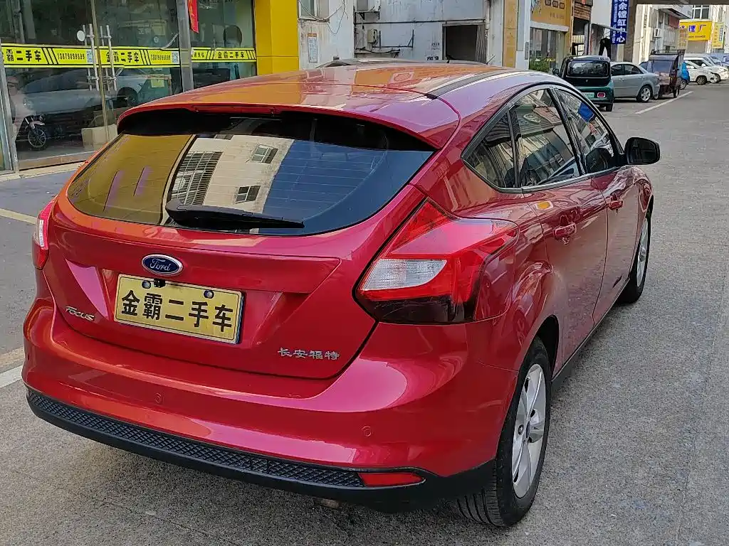 Focus Hatchback 1.6 L Auto Style