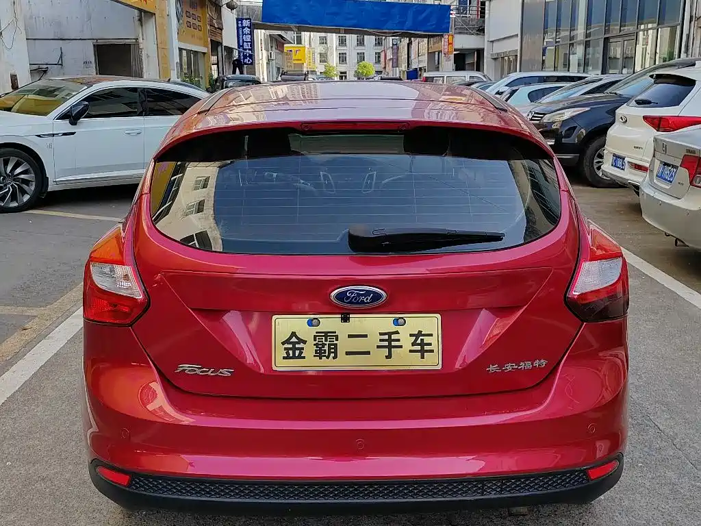 Focus Hatchback 1.6 L Auto Style