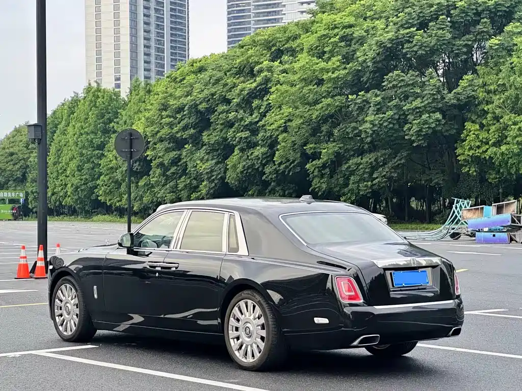Phantom 6.7 T Standard Wheelbase