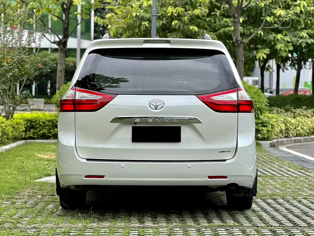 SIENNA 3.5 L 2 WD LE