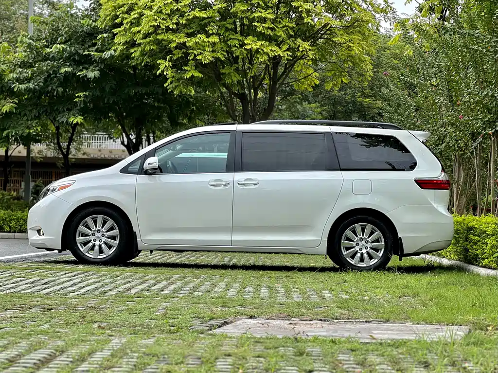 SIENNA 3.5 L 2 WD LE