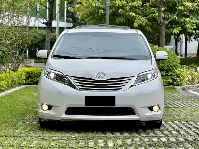 Toyota SIENNA 3.5 L 2 WD LE