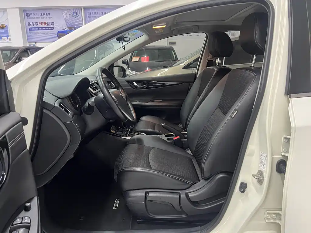 Tiida 1.6 L CVT Smart Travel