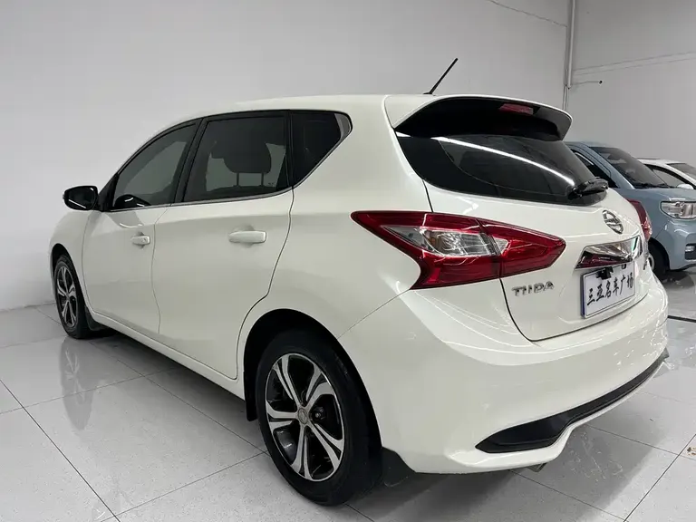 Nissan Tiida 1.6 L CVT Smart Travel