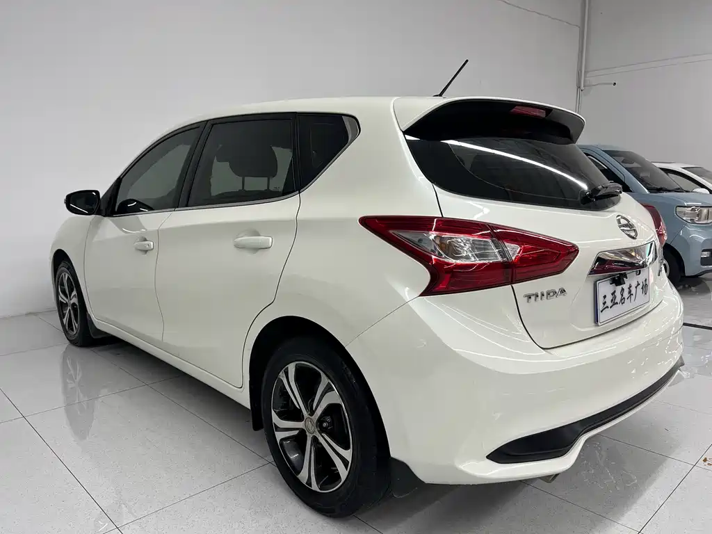 Tiida 1.6 L CVT Smart Travel