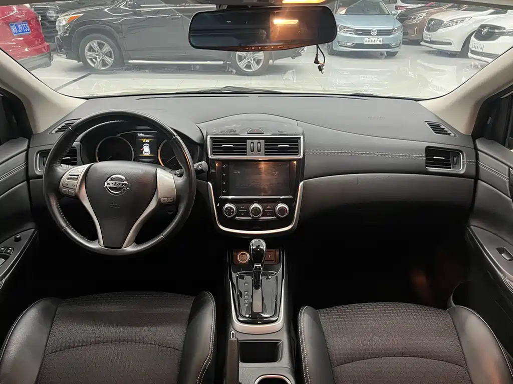 Tiida 1.6 L CVT Smart Travel