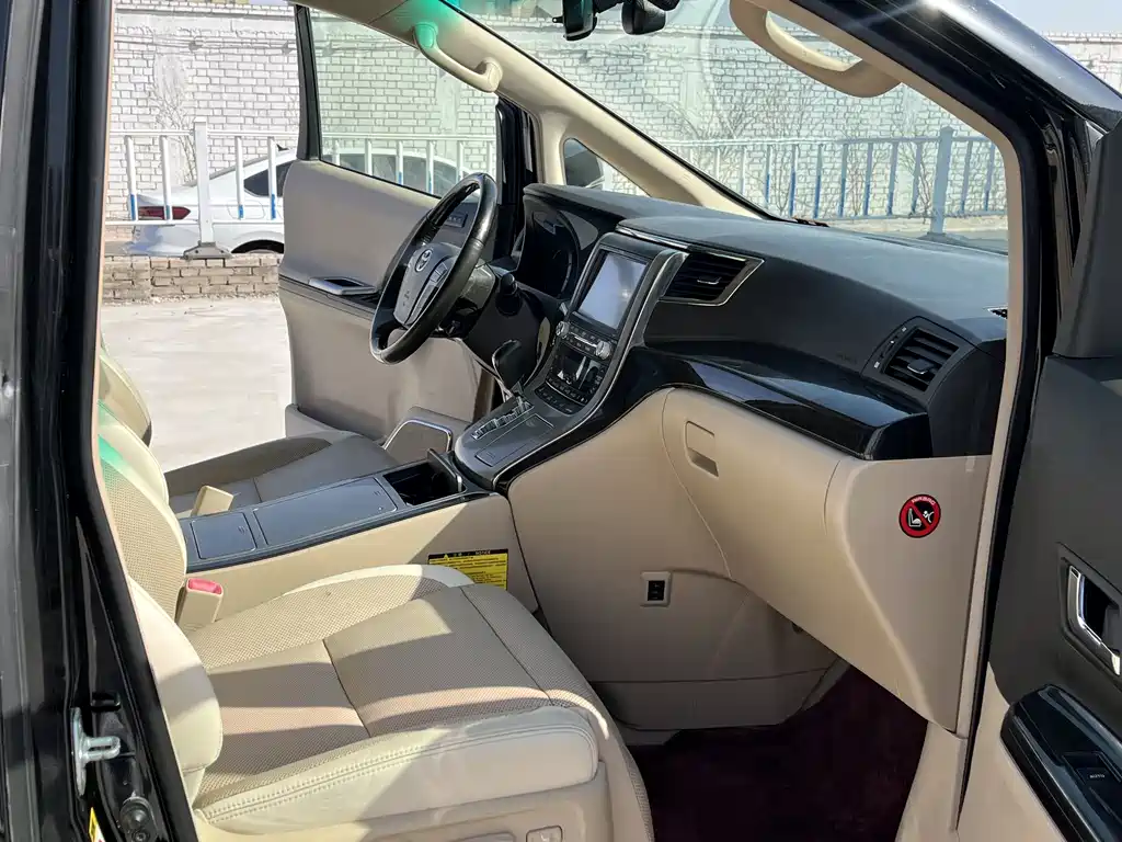 Alphard 3.5 L Distinguished