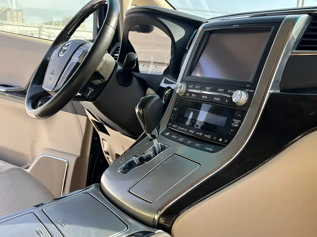 Alphard 3.5 L Distinguished
