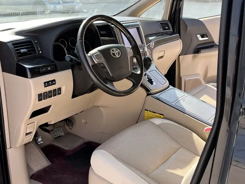 Alphard 3.5 L Distinguished