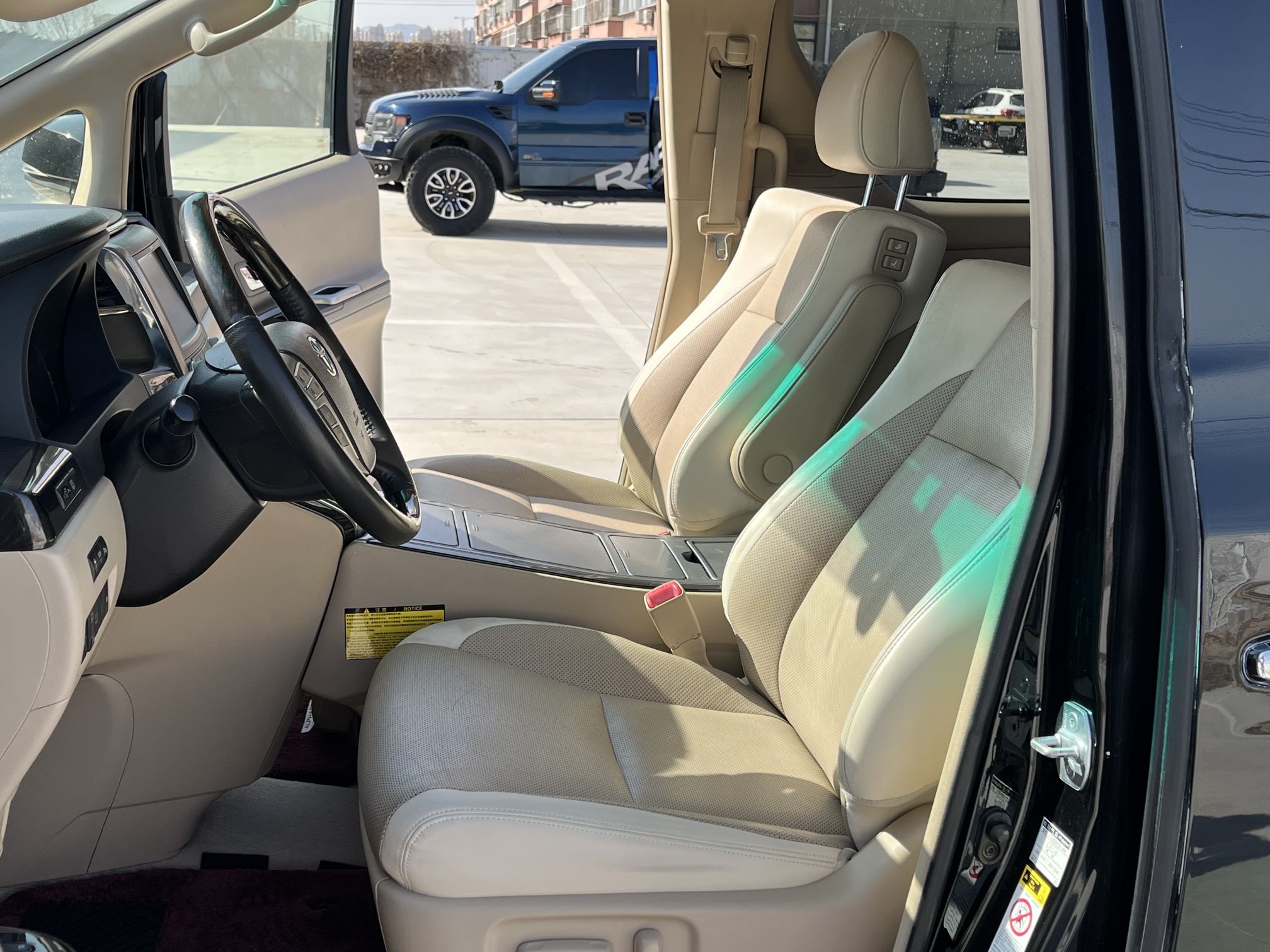 Alphard 3.5 L Distinguished