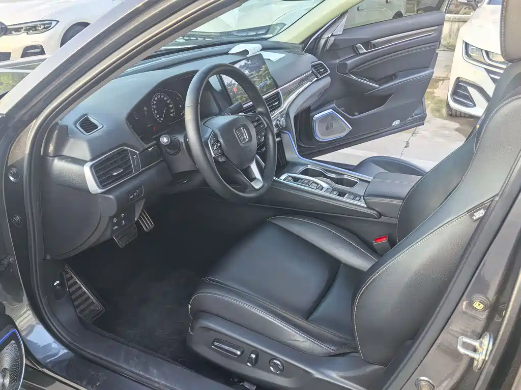 Accord Sharp· Hybrid 2.0 L Phantom Night · Sharp Smart