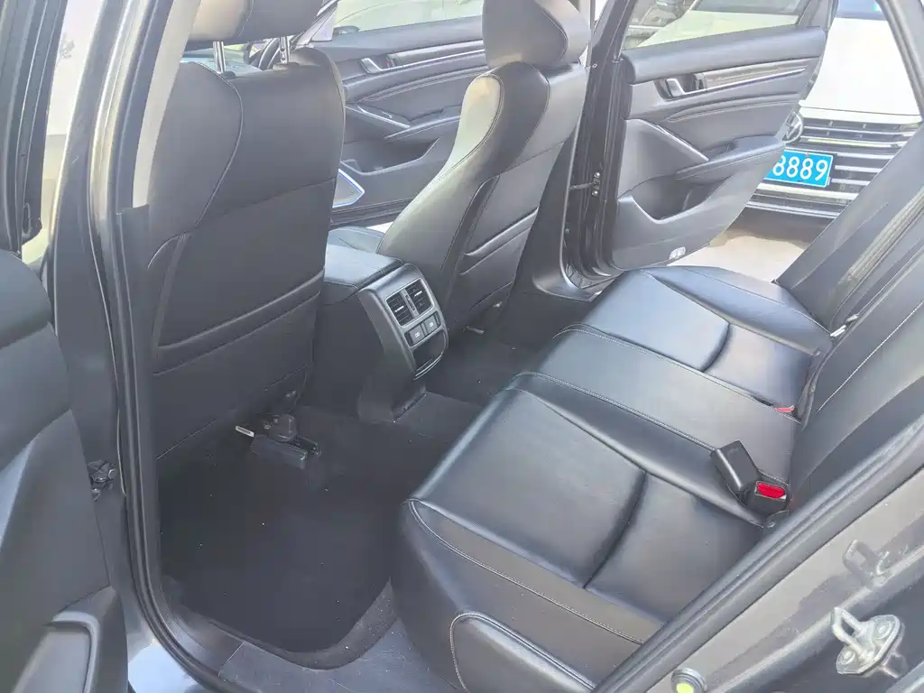 Accord Sharp· Hybrid 2.0 L Phantom Night · Sharp Smart