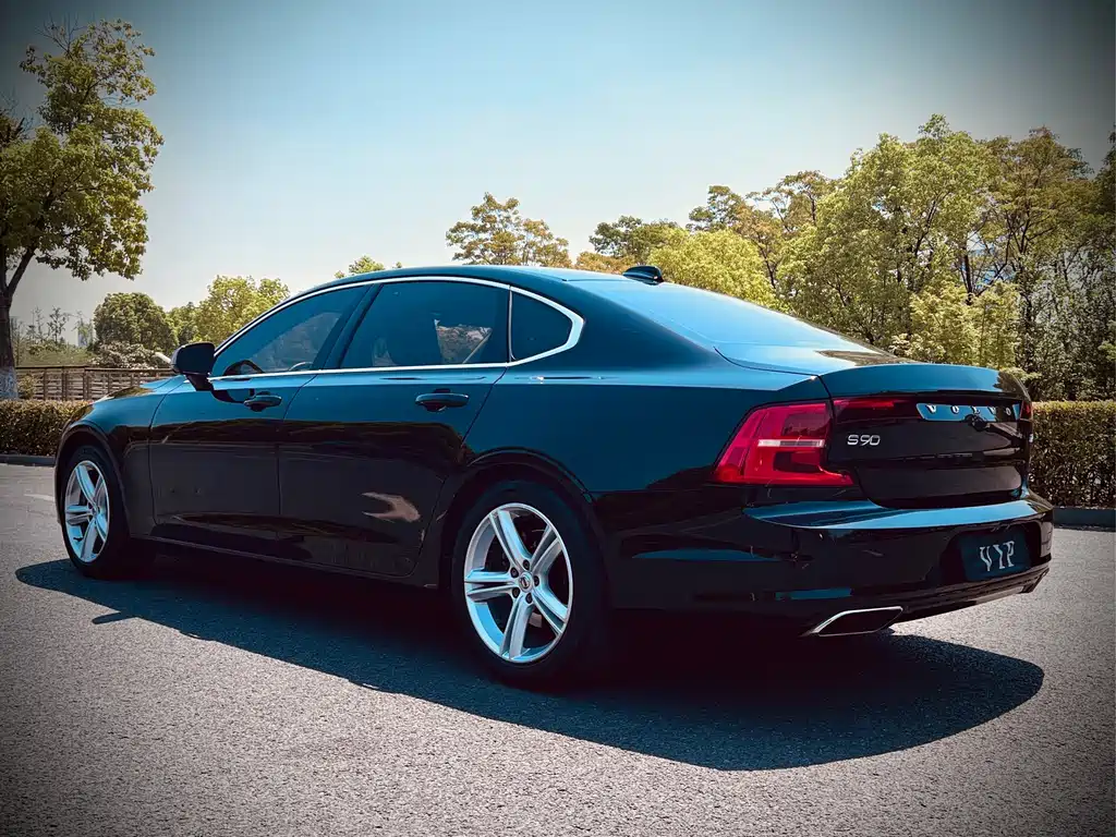 Volvo S90 T4 Smart Vision