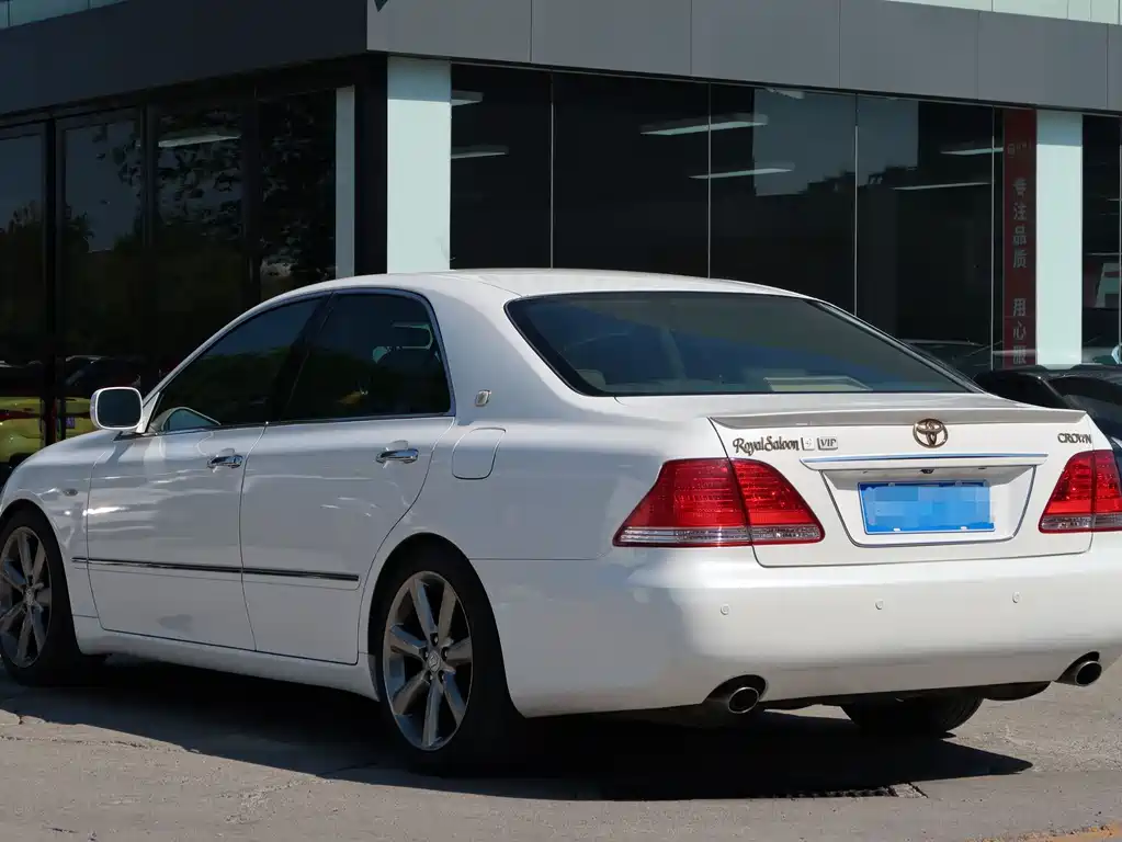 Crown 2.5 L Royal Navigation