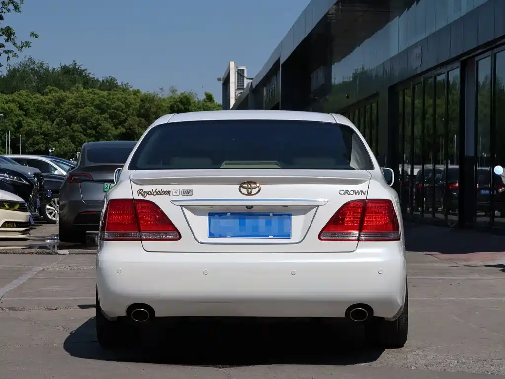 Crown 2.5 L Royal Navigation