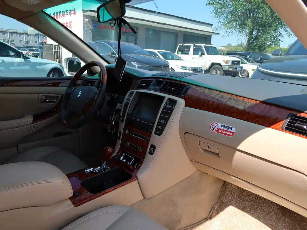 Crown 2.5 L Royal Navigation