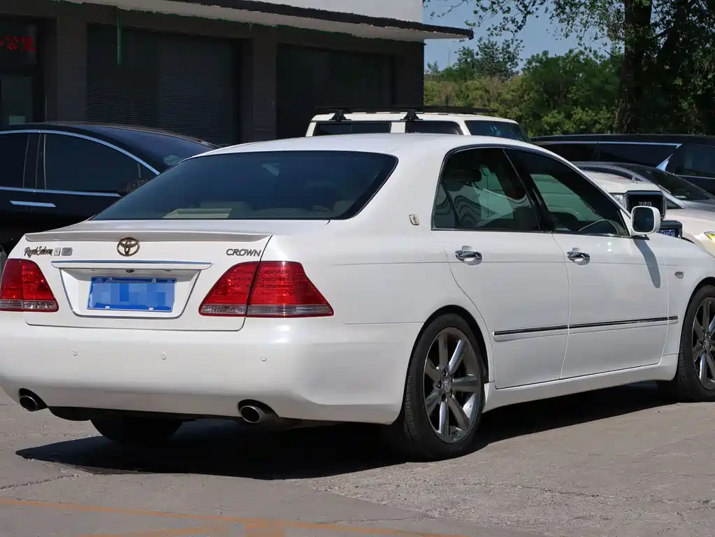 Crown 2.5 L Royal Navigation