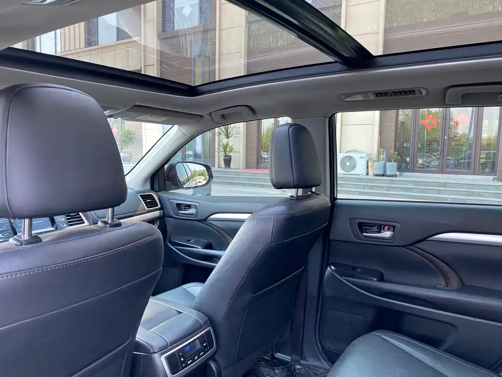 Highlander 2.0 T 4 WD Luxury 7-seat