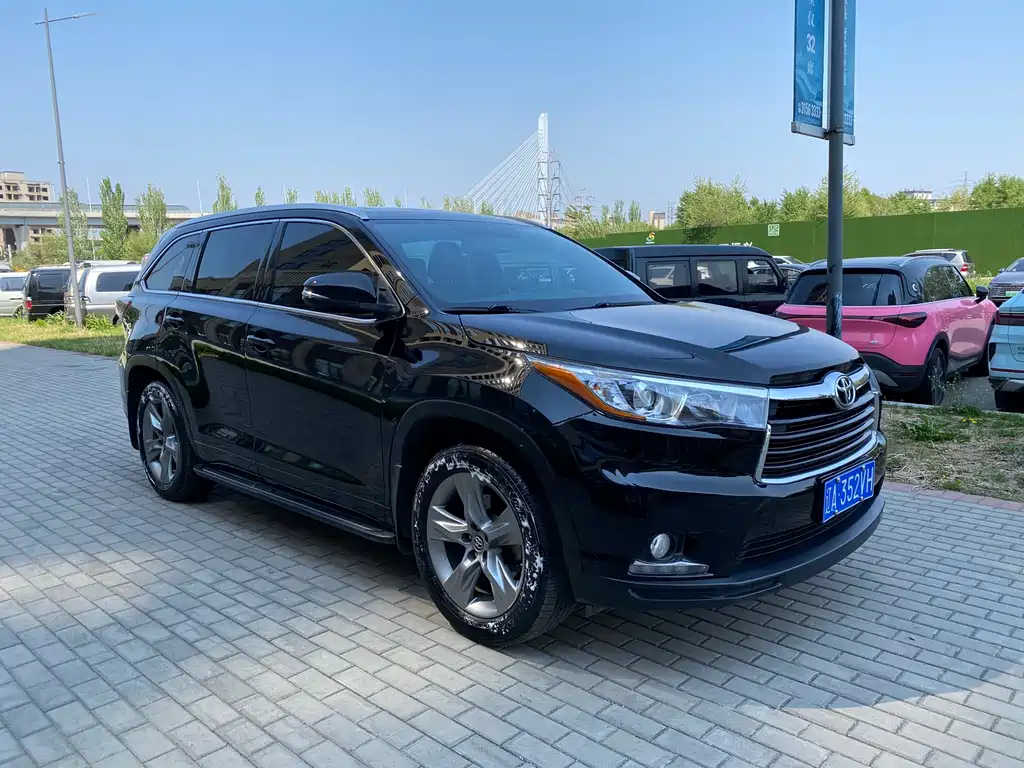 Highlander 2.0 T 4 WD Luxury 7-seat