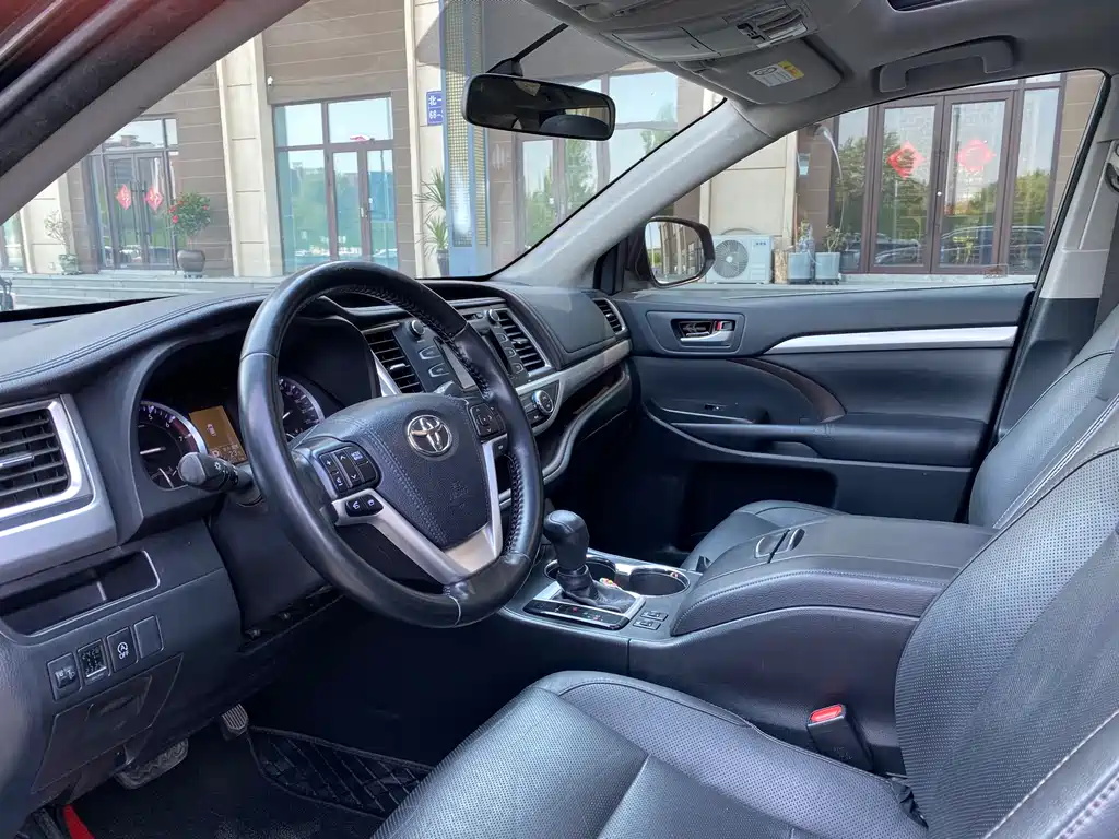 Highlander 2.0 T 4 WD Luxury 7-seat