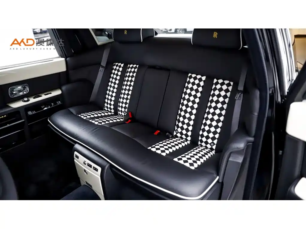 Phantom 6.7 L Extended EWB