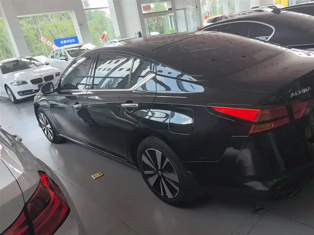 Teana 2.0 L XL Upper Smart Travel