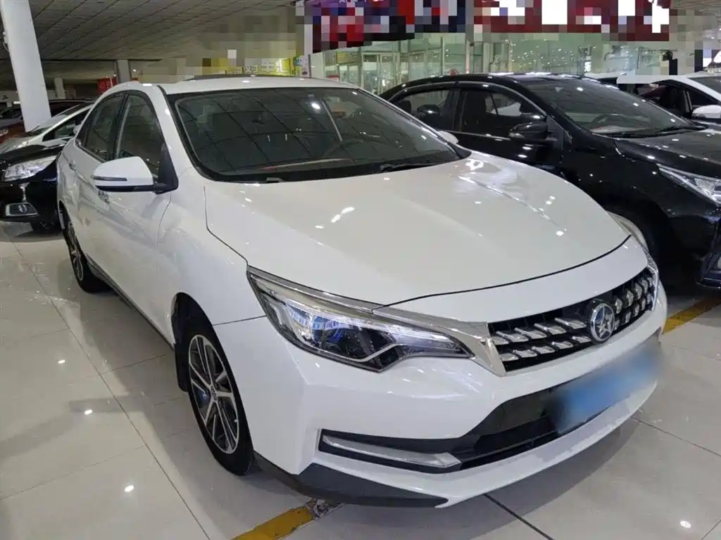 Venucia D60 1.6 L CVT Connected Elite