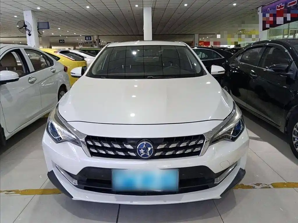 Venucia D60 1.6 L CVT Connected Elite