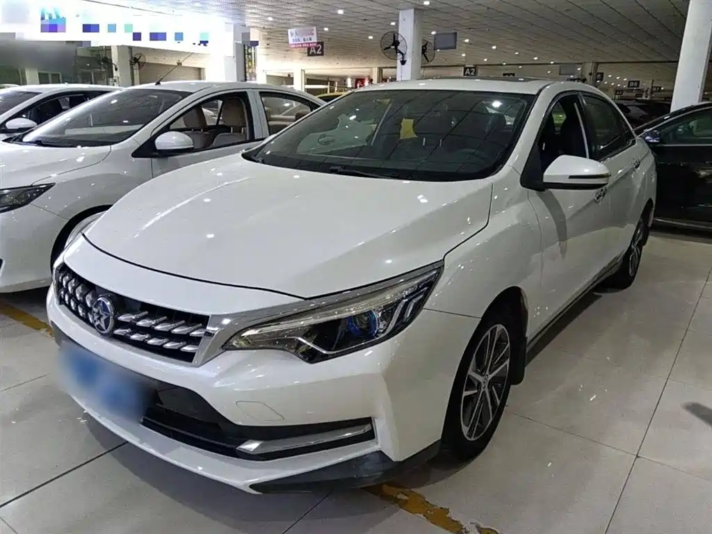 Venucia D60 1.6 L CVT Connected Elite