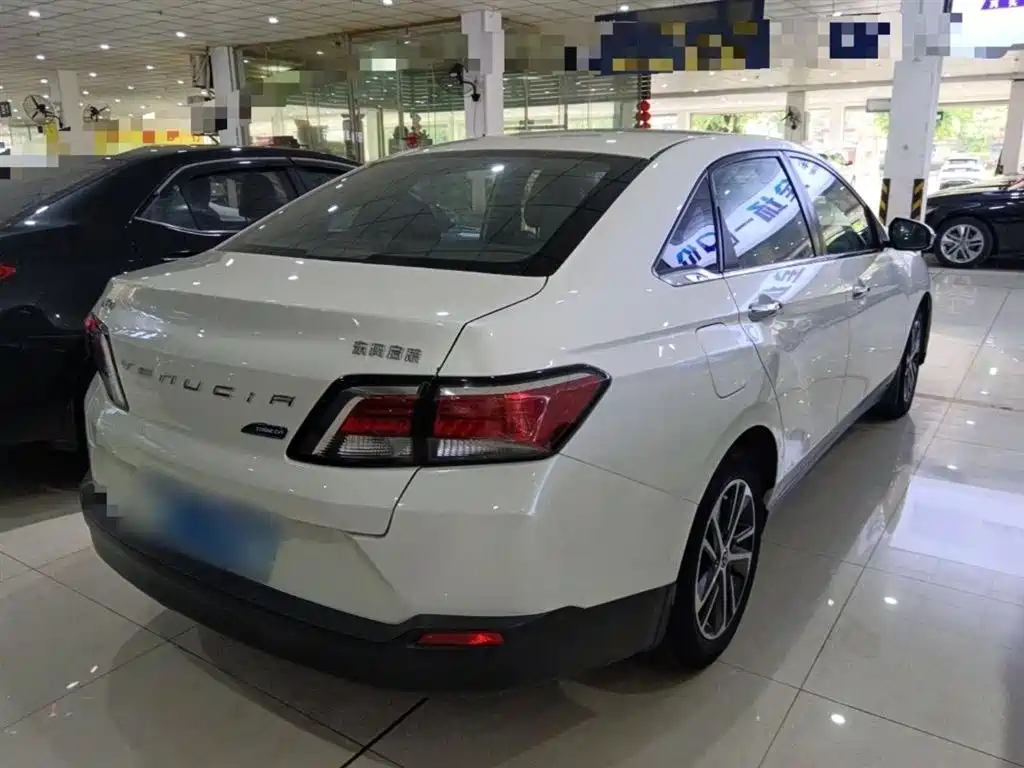 Venucia D60 1.6 L CVT Connected Elite