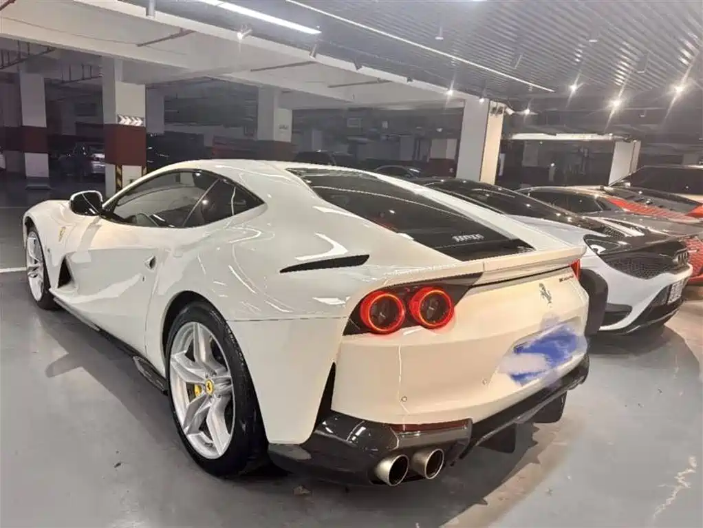 Ferrari 812 6.5 L Superfast