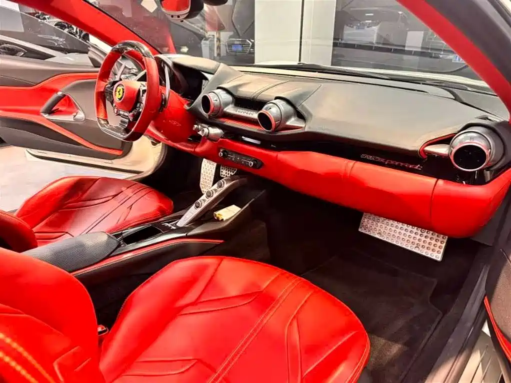 Ferrari 812 6.5 L Superfast