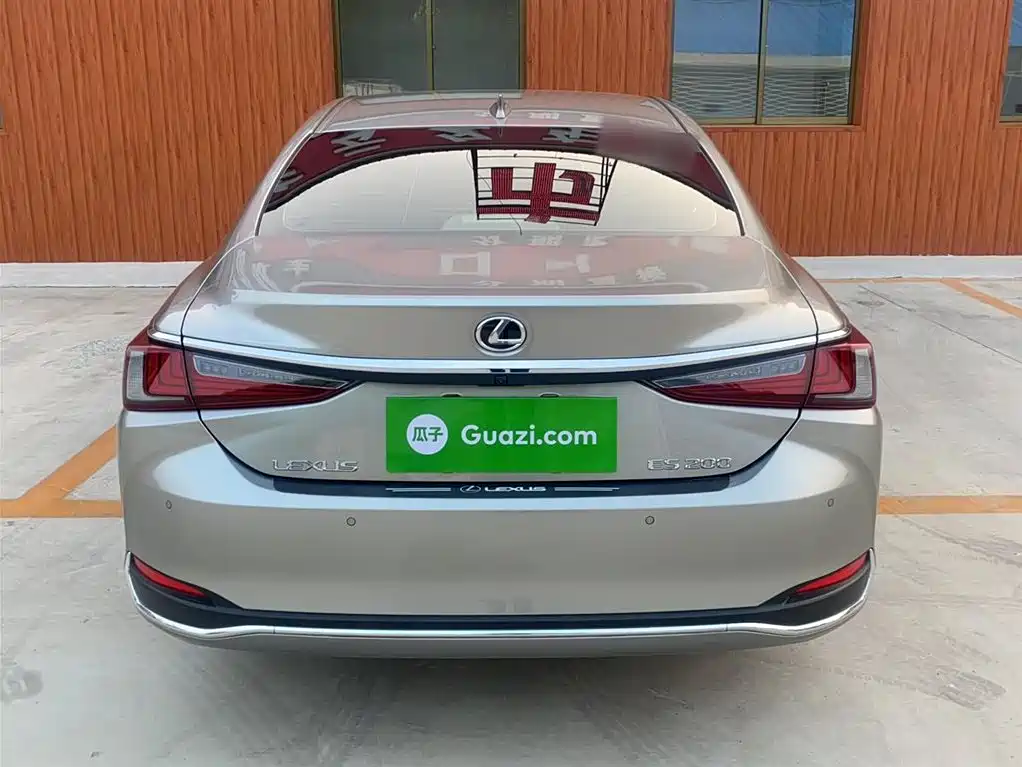 Lexus ES 200 Outstanding