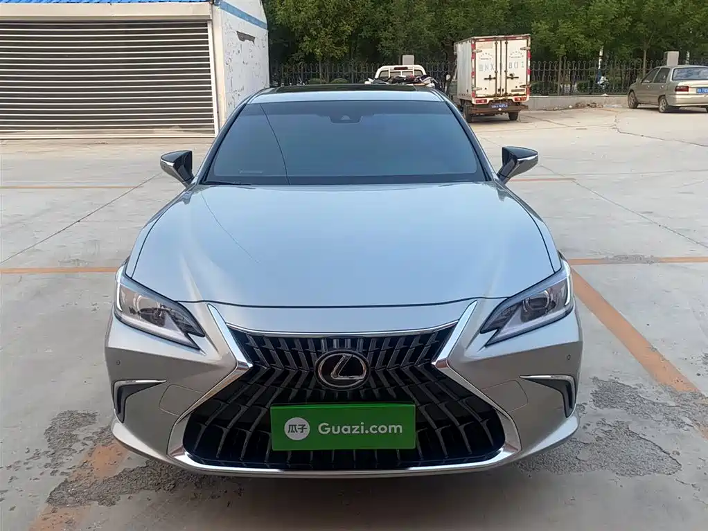 Lexus ES 200 Outstanding